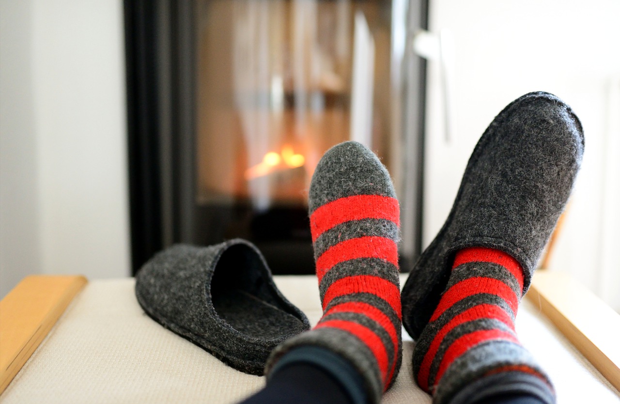 Slippers Socks Warm Warmers Oven  - congerdesign / Pixabay