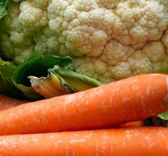 Cauliflower Carrots Vegetables  - matthiasboeckel / Pixabay